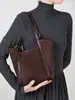 Bolsa Tote Feminina de Couro Genuíno, Nova Bolsa de Ombro Transversal em Couro Fosco, Versátil para o Dia a Dia, Bolsa Grande Simples Estilo Cesta