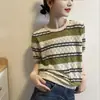 2026 Verano Nuevo Estilo Coreano Moda Cuello Redondo Hueco Chic Versátil Verde Rayado Manga Corta Camiseta Tejido Mujer