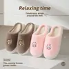 Pantuflas de casa bordadas de dibujos animados para mujer, de suela gruesa, cálidas, de felpa, para interior, antideslizantes, de algodón, estilo pareja, para otoño e invierno