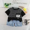 Conjunto de Verão com Manga Curta para Meninos 2026 Novo Estilo Fashionável 1-3 Anos 5 Anos Roupas Infantis Conjunto Casual de Duas Peças para Bebê