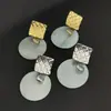 Pendientes Blancos de Concha Estilo Francés para Mujer, Vacaciones Francesas, Nuevos Pendientes de Botón de Nicho 2026, Pendientes Elegantes de Lujo Ligero