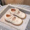Zapatos para Niñas Negros Primavera y Otoño Zapatos Pequeños de Cuero 2025 Nuevo Estilo Británico Planos Bebé Princesa Suela Suave Calados