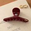 Presilha de Cabelo Retro Estilo Coreano com Letra Vermelha e Toque de Luxo, Prendedor Grande Festivo para o Ano Novo, Simples e Elegante Presilha de Tubarão para Cabelo