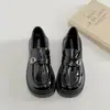 Sapatos JK femininos de couro com salto grosso estilo britânico preto, novo modelo outono 2026, versáteis com saias, mocassins retrô