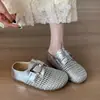 Mocasines de punto hueco transpirables sin cordones para mujer, nuevas chanclas de verano para exteriores de suela plana que aumentan la altura y puntera cerrada