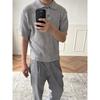 Camisa Polo Masculina de Tricô Cinza Claro de Manga Curta, Estilo Old Money de Verão, Caimento Relaxado, Ombro Normal, Manga Meia-Manga Cleanfit