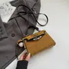 Bolsa Pequena Portátil Retrô para Outono para Mulheres 2025 Nova Moda Bolsa Transversal Bolsa Quadrada Pequena de Alto Valor
