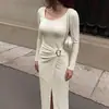 Baifen ZhiyiTEMU2026 Novo Vestido Malha Quadrado Cor Sólida Estilo Simples Europeu e Americano Dividido Justo ao Corpo