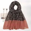Cachecol longo patchwork floral na cor café Melard para mulheres, leve e fluido, perfeito para primavera e outono, como uma camada externa, xale ou para ensaios fotográficos de férias