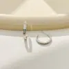 Pendientes de aro con textura de alta gama, para el día a día, brazaletes para la oreja de moda, estilo retro de nicho, pendientes de lujo ligero, pendientes de botón versátiles