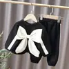 Traje de otoño para niñas, traje infantil 2024, nuevo, primavera y otoño, moderno, lindo, holgado, para bebés niñas, rojo en línea, traje de dos piezas