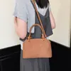 Bolso de mano de moda para mujer, bolso tote pequeño, nuevo modelo 2026, bolso tipo cubo simple, bolso cesta versátil de hombro y cruzado
