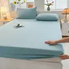 Sábana bajera de color liso, una sola pieza, con tejido cepillado, antideslizante y diseñada para cubrir firmemente el colchón, proporcionando protección completa y prevención de polvo para el colchón y el somier