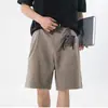 Shorts pretos listrados estilo americano para homens 2026, calças plissadas estilo old money de verão, shorts casuais no joelho atacado