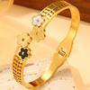 Pulsera de acero de titanio electrochapado al por mayor transfronteriza para mujer, sentido de alta gama para mujer, acero de titanio, joyería que no se desvanece, pulsera trébol de cuatro hojas