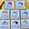 Nuevo llavero de metal con forma de emoticono arcoíris, regalo para el primer día de clases, joyería decorativa, regalo transfronterizo