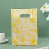 Bolsas de Mão de Alça Plana de Quatro Dedos em Estoque, Sacos de Embalagem, Sacos para Joias, Sacos de Presente, Sacos Plásticos de Desenho Animado, Sacos para Roupas, Atacado com Frete Grátis