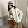 Chamarra de Plumas Acolchada para Mujer Corta Cuello Alto 2026 Otoño Invierno Estilo Coreano Cordón Ligera Petite 90 Chamarra de Plumas de Pato Blanca
