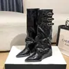 Elegantes botas altas de punta con tacón de cuña estilo coreano para mujer, botas de jinete, nuevas botas de moda para otoño e invierno 2026 que aumentan la altura para la pierna del pantalón
