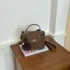 Bolso de mujer de alta gama 2026 nuevo otoño super popular bolso de mano pequeño para el trabajo y artículos varios, exquisito bolso caja de hombro y cruzado