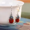 Brincos Gancho de Prata 925 Banhada com Pixiu Esmaltado Cloisonné e Ágata Vermelha do Sul, Novo Estilo Chinês, Estilo Antigo, Brincos de Nicho com Estilo Nacional Envelhecido