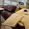 Juego de Cama con Borde de Cáscara de Kapok Clase A - Sábana, Funda de Edredón y Colcha de Estilo Nórdico Simple - Juego de Tres Piezas para Estudiantes de Dormitorio
