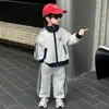 Conjunto de Dos Piezas de Moda para Niños Primavera y Otoño 1 Estilo Callejero de Celebridad de Internet Conjunto Infantil con Sudadera a Rayas y Traje Deportivo de Manga Larga