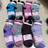 Bienes de Consumo de Rápida Rotación: Calcetines Casuales de Algodón Absorbentes de Sudor para Invierno, Calcetines Altos de Algodón para Personas Mayores, Envío Gratis, Venta al por Mayor, Suministro para Puestos de Mercado