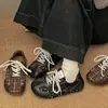 Zapatillas de entrenamiento retro de plataforma de moda para mujer, nueva colección de otoño 2026, zapatillas casual de suela blanda con lunares, versátiles de caña baja