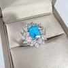 Anillo de Diamante Rectangular Verde Azul Tesoro de Color Vivo Mano Rápida Agitar Voz Apertura Giratoria Escalera Irregular Diamante Cuadrado Zircón