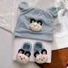 Gorro de bebé primavera y otoño calcetines conjunto 3-14 meses bebé bebé estilo occidental muñeco de dibujos animados gorro con orejas