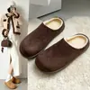 Chinelos de Algodão Birkenstock para Mulheres, Novo Estilo Outono e Inverno, Sapatos Quentes de Algodão com Forro de Lã, Chinelos Meios Preguiçosos de Calçar Facilmente, Chinelos de Casa com Solado Plano e Pelo