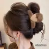 Pinza para el pelo de felpa de tamaño mediano para cabello fino, nuevo estilo 2026, accesorio de alta gama para el cabello para mujer, pinza para el pelo para la parte posterior de la cabeza