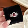 Anillo de Huevo de Paloma Rojo Rosa Más Vendido de Xiaohongshu con Acabado de Alta Gama, Corindón Rojo, Lujo Ligero, Diseño Versátil, Anillo Clásico Estilo Princesa Diana