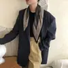 Bufanda de seda plisada coreana nueva de otoño e invierno moda presión Zou plisado bufanda de seda retro temperamento bufanda cuadrada profesional bufanda de seda al por mayor