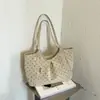 La nueva bolsa de hombro estilo coreano de Shuai Mi, con lunares suaves, es ligera y tiene gran capacidad, adecuada para ir al trabajo y como bolso de hombro tipo tote para estudiantes.
