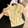 Ropa para Mujer Tallas Grandes, Camiseta de Punto con Bordado de Caballo Pequeño y Cuello en V, Nuevo Estilo Primavera/Verano, Top de Punto con Botones de Manga Corta, Corte Holgado, Adelgazante, Versátil