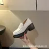 Mocasines pequeños de 10 cm para mujer, nuevos de primavera, combinan con todo, suela gruesa, retro, de una sola capa, suela suave, ocultos para aumentar la altura, zapatos pequeños de cuero para mujer