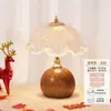 Lámpara de mesa de dormitorio, lámpara de noche, sensación de lujo ligero y de alta gama, luz ambiental de mesita de noche, estilo crema, luz nocturna creativa acogedora y romántica