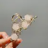 Grampo de Cabelo com Borla de Camélia Feminino High-end Presilha de Tubarão Placa Traseira da Cabeça Pegador de Cabelo Acessório de Cabeça Novo Estilo