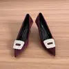 Elegantes sapatos pretos de camurça de salto alto, estilo lady, com salto fino, bico fino, fivela quadrada adornada com diamantes, versáteis para o local de trabalho e eventos noturnos