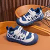 26 novos tênis esportivos infantis de primavera e outono, unissex, malha dupla, sola macia, leve, estiloso, sapatos casuais, da moda para meninos
