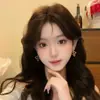 Pendientes de Trébol de Cuatro Hojas Huecos con Circonita Dorada para Mujer de Alta Gama Lujo Ligero Temperamento Pendientes de Tachuela Únicos Hermosos Exagerados Joyería para Orejas