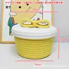 Cesta de almacenamiento tejida hecha a mano al por mayor de fábrica, caja de almacenamiento de color macarrón con tapa, decoración de escritorio para el hogar y organizador de artículos varios