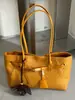 Bolso de mano transfronterizo de nicho con patrón tejido minimalista para mujer, nuevo modelo 2026, gran capacidad, alto valor estético, bolso de hombro y para debajo del brazo