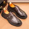 Sapatos Masculinos de Couro para Primavera e Outono de 2026, Sapatos Casuais Estilo Britânico, Sapatos com Cadarço para Trabalho e Dia a Dia, Sapatos Masculinos Resistentes ao Desgaste com Solado Grosso Atacado