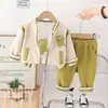 Nuevo Conjunto de Tres Piezas para Niños de Algodón con Cuello Alto Estampado de Animales Sudadera Casual Pantalones con Estampado de Moda Fabricante de Origen Lote