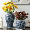 Vaso Cerâmico Novo Estilo Chinês Padrão Folha Azul Azul e Branco Vaso de Cerâmica Jingdezhen Estilo Chinês Decorações para Sala de Estar