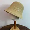 Sombrero de Pescador Redondo Pequeño Metálico de Colores Mixtos para Mujer, Estilo de Moda Primavera y Verano, Sombrero de Cubo Inspirado en Chanel, Sombrero de Protección Solar Que Hace que el Rostro Parezca Más Pequeño