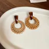 Brincos de Ráfia em Forma de Gota d'Água Estilo Étnico Retro de Nicho Brincos Personalizados Brincos Versáteis de Estilo de Férias para Mulheres